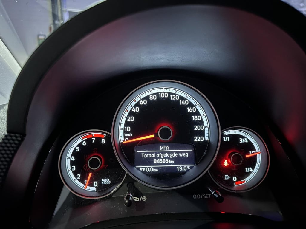 Volkswagen UP! 1.0 bmt move up! *camera*pdc*cruise*