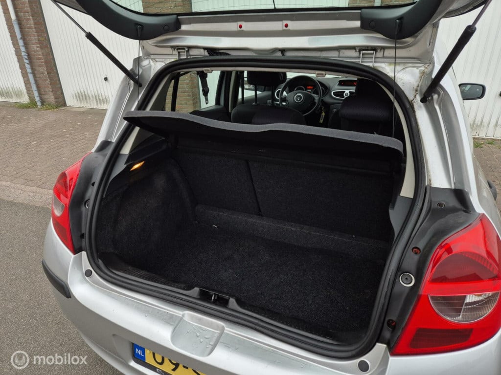 Renault Clio 1.6-16v dynamique / origineel nl / 5- deurs / airco / cruiseco