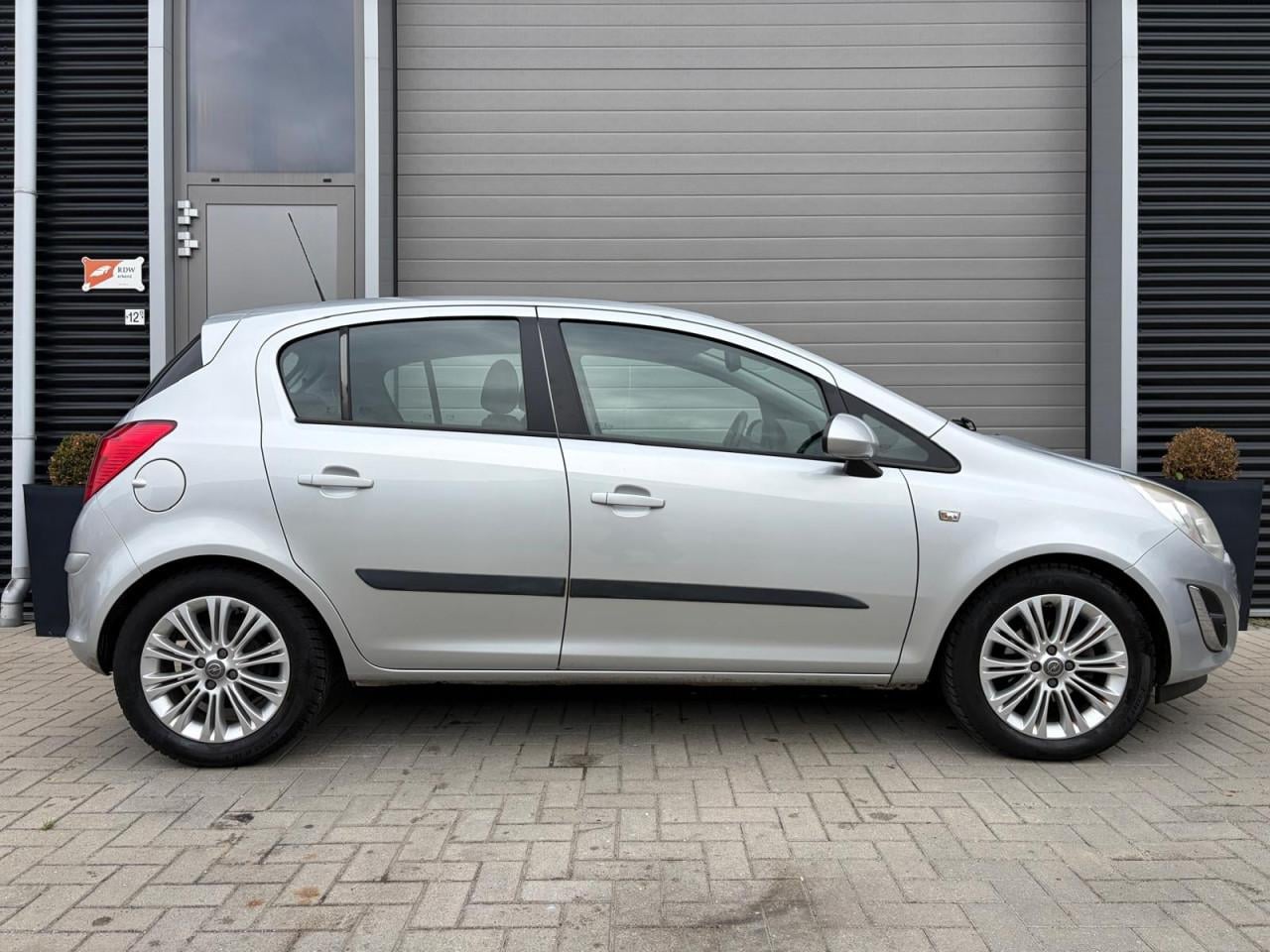 Opel Corsa 1.4-16V Cosmo