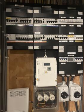 Biedt zich aan ervaren elektrotechnisch monteur