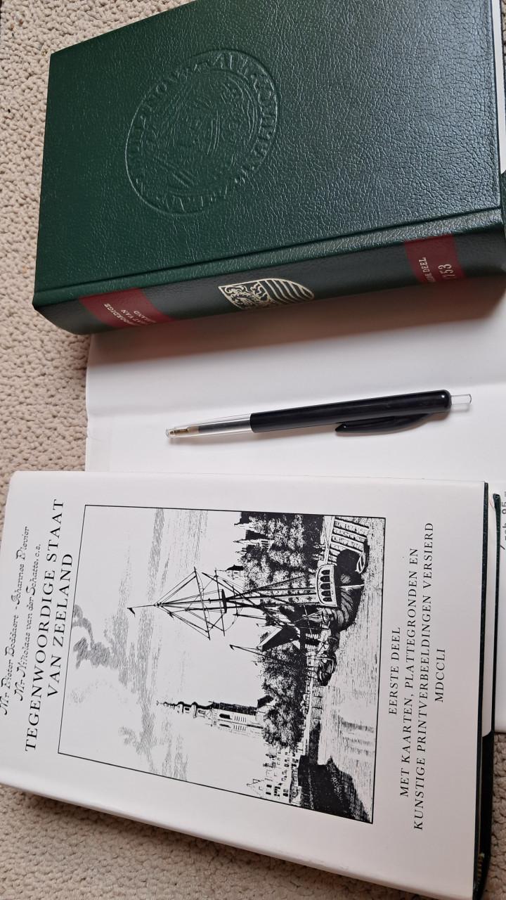 Boeken zeeland Historisch boek Tegenwoordige staat van Zeeland 1751 en 1753