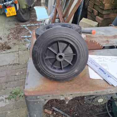 Rubber (neus) wiel