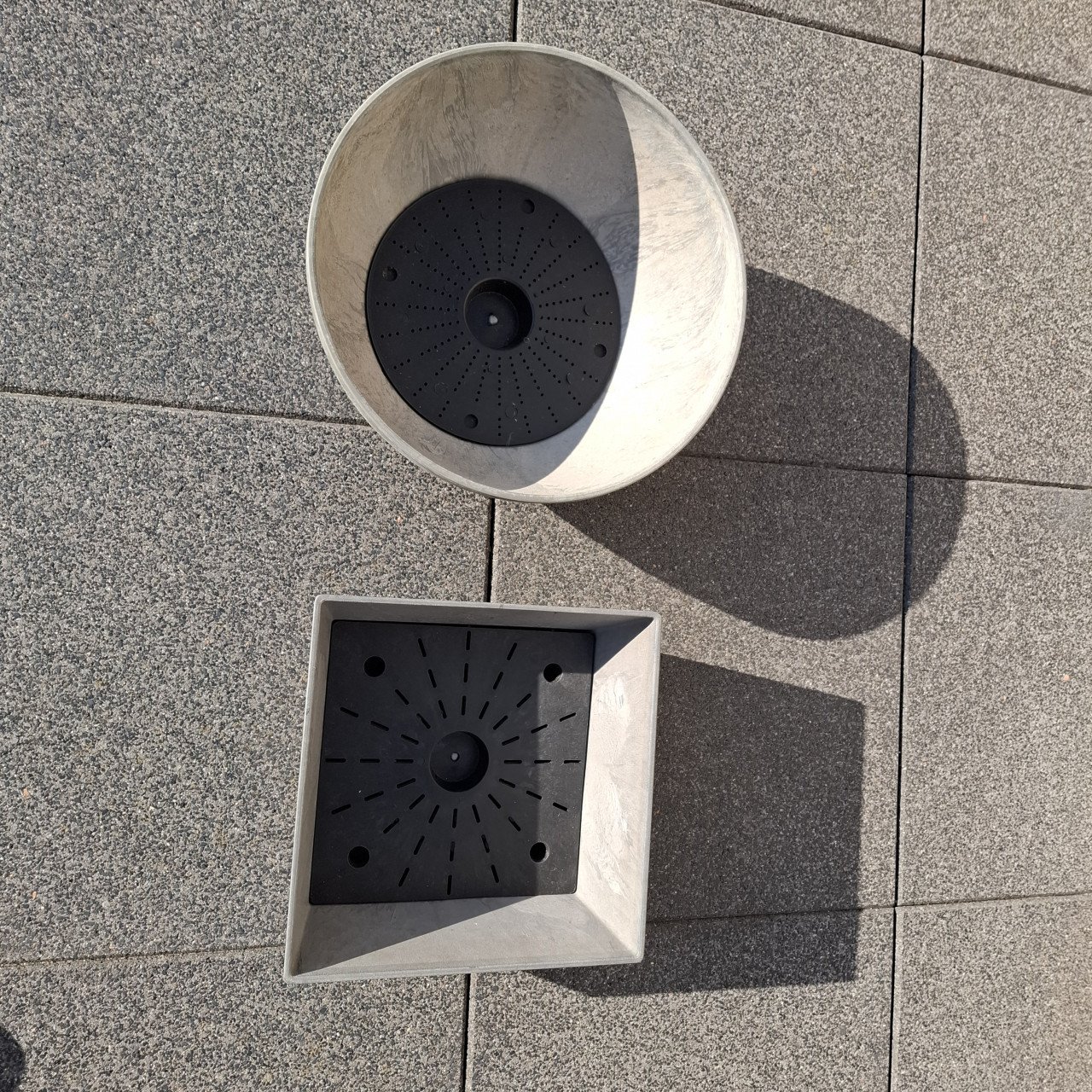 ARTSTONE BLOEMPOTTEN BOLA MET DRAINAGE