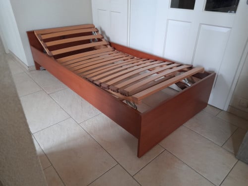 1 persoons bed 90 x 200 (in goede staat )