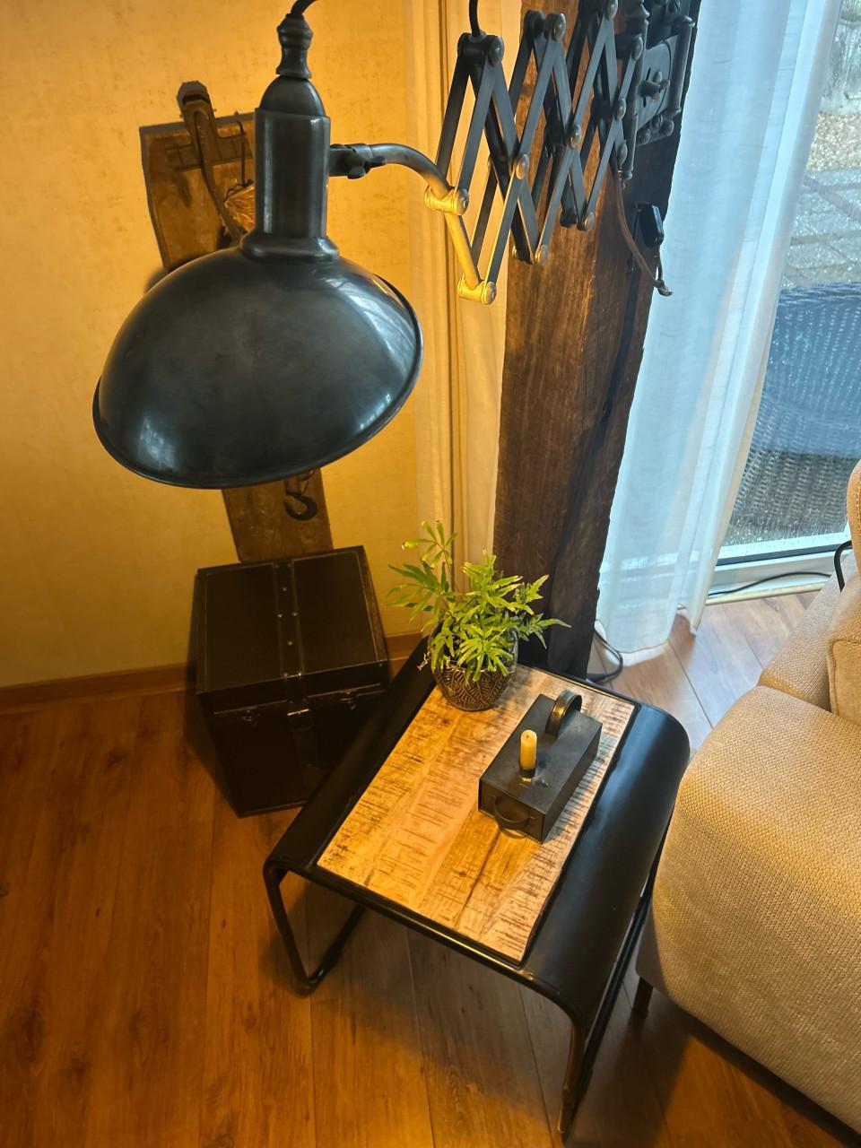 Industriële bijzettafels mangohout & metaal set van 2 (50×50×50 cm)z.g.a.n.