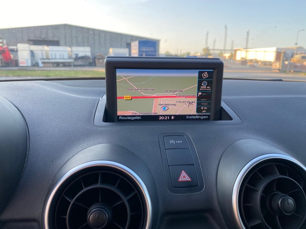 Audi A1 1.2 tfsi attraction pro line business nieuwe motor!