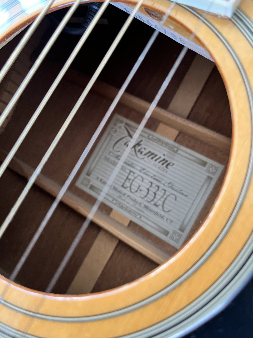 Takamine EG332C-6 String Acoustic/Electric.