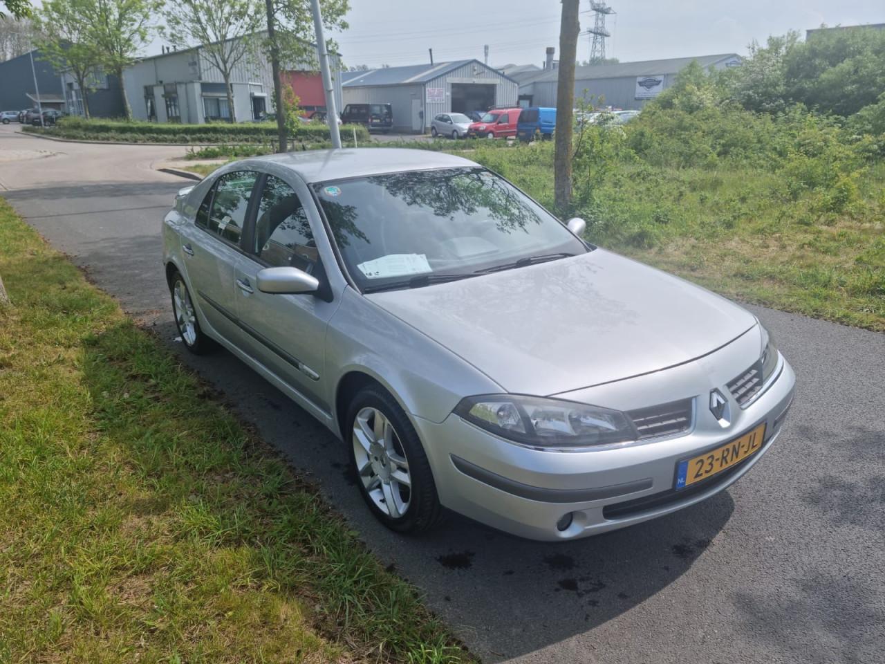 Renault laguna 2.0i 16v bj 2005 4-2027 zeer mooi 136.000km 1e eigenaar
