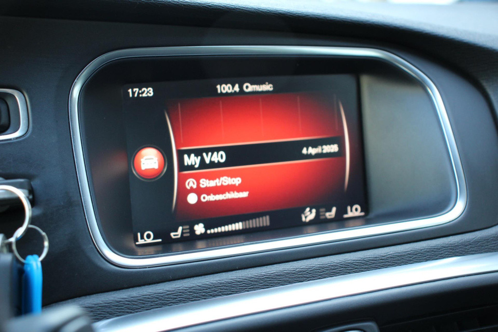 Volvo V40 1.5 t2 momentum automaat - pdc rondom + camera - full led - navi 