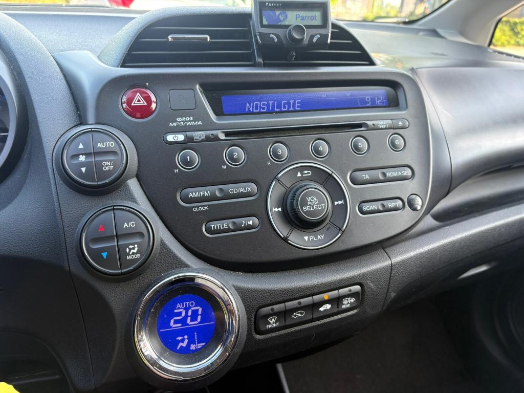 Honda Jazz 1.4 hybrid business mode