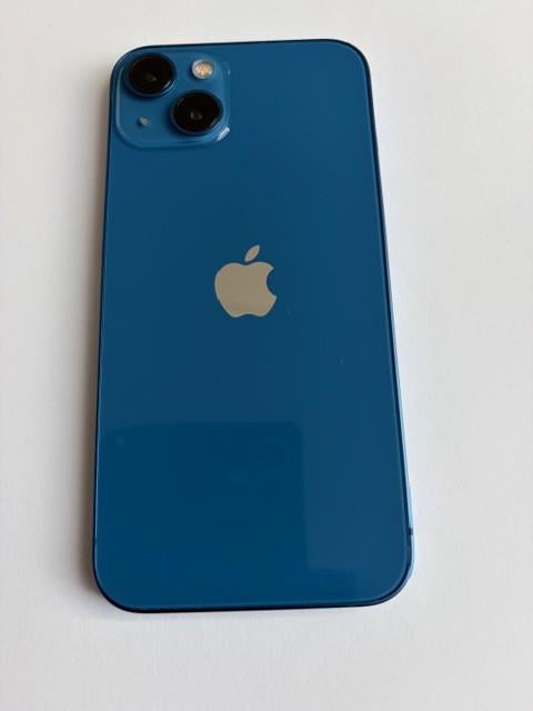 I Phone 13 en Ear-pods in zeer goede staat