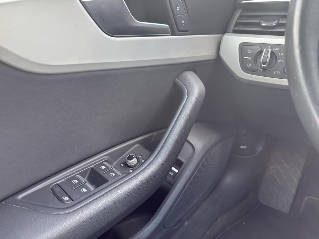 Audi A4 avant 35 tfsi s edition | 18"| pano | led | leder & verwarm | matri