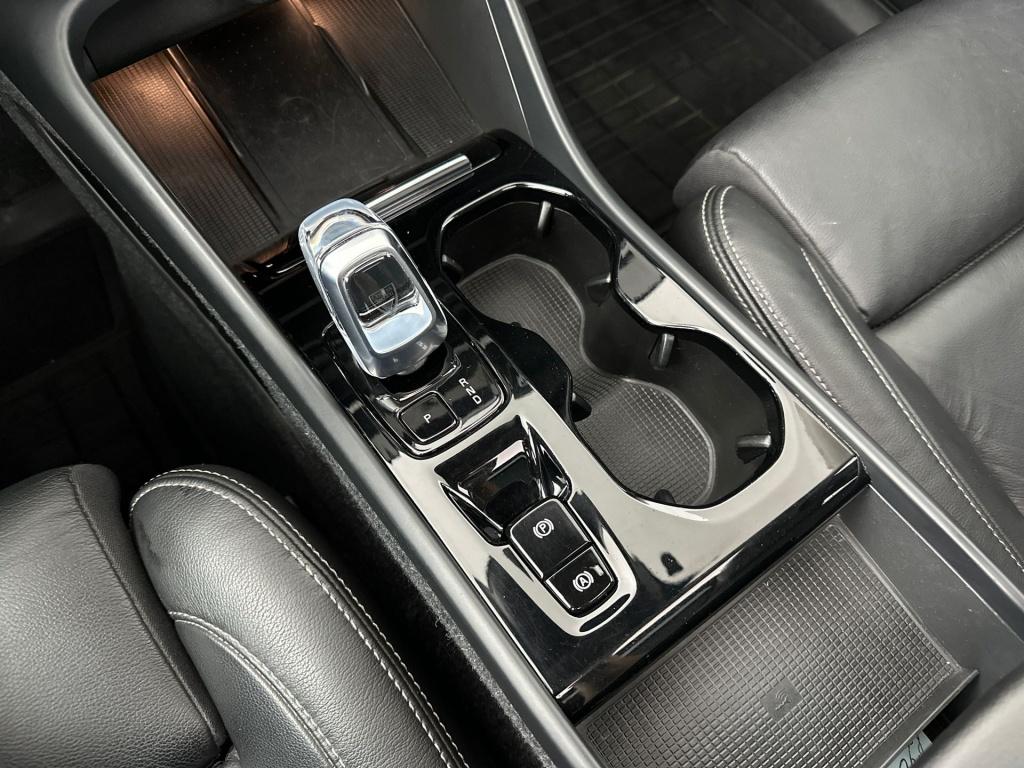 Volvo XC40 t5 262pk recharge inscription| pano| adap.cruise| 360camera lede