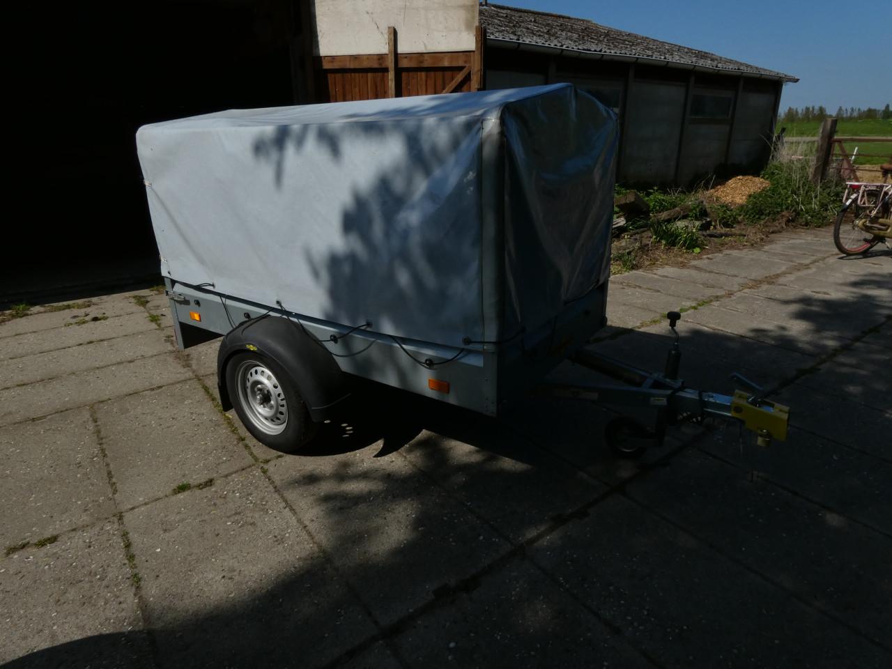 Karsten oppomptent + huifkar + complete inventaris