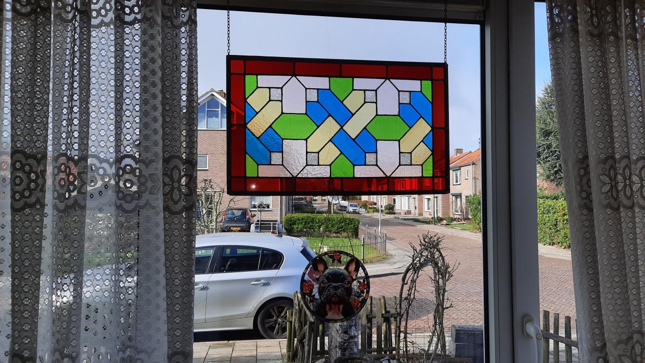 Mooi antiek glas in lood raam