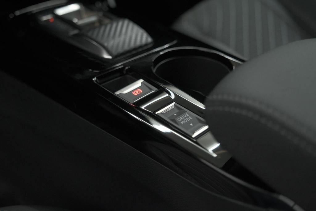 Peugeot E-2008 ev allure 54 kwh | 11 kw lader | warmtepomp | apple carplay 