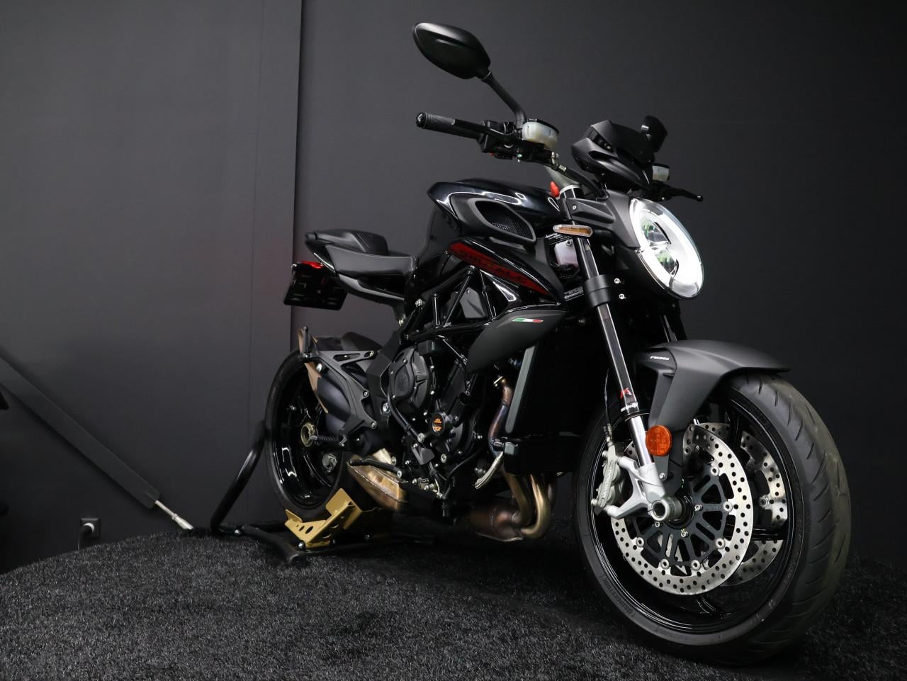 BRUTALE 800 R | BTW Motor