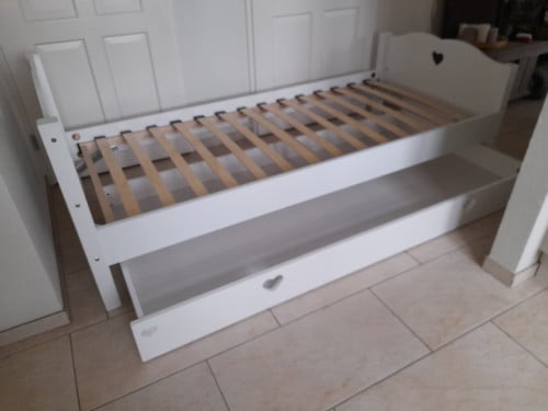 1 Persoons bed met lade 90 x 200 (in goede staat)