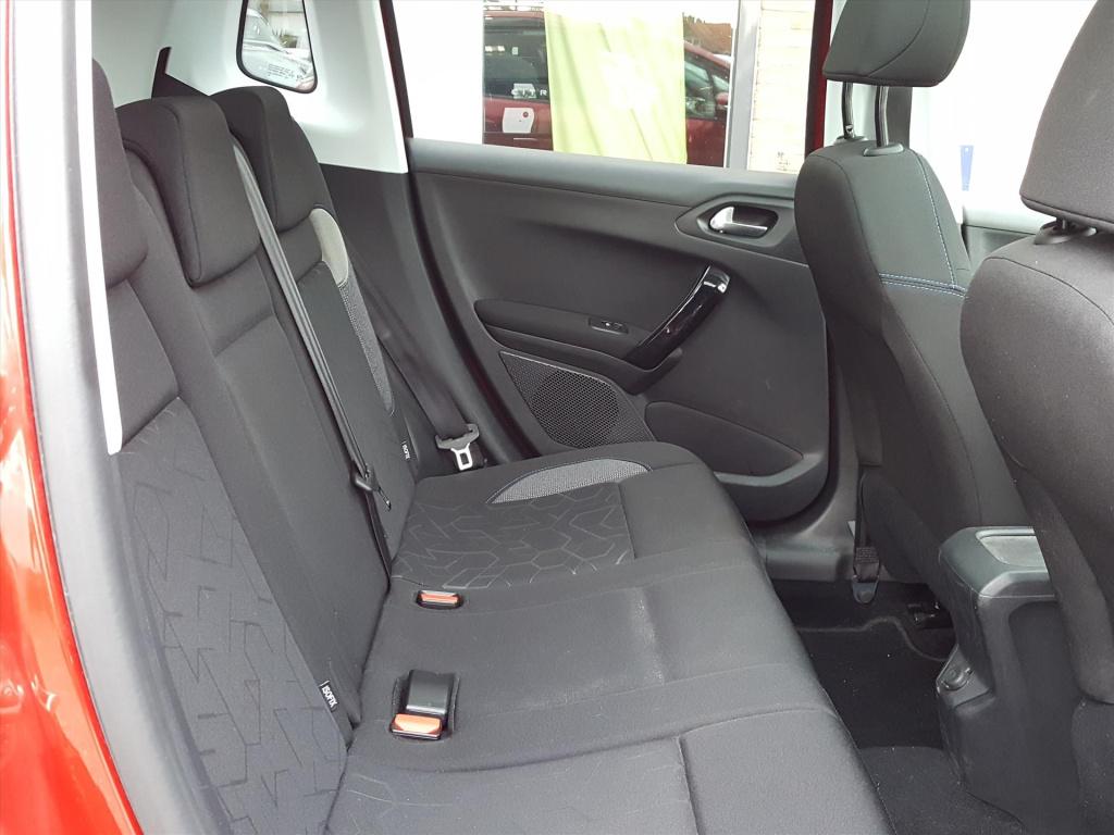 Peugeot 2008 1.2 puretech 110pk signature automaat eat6 navigatie | trekhaa