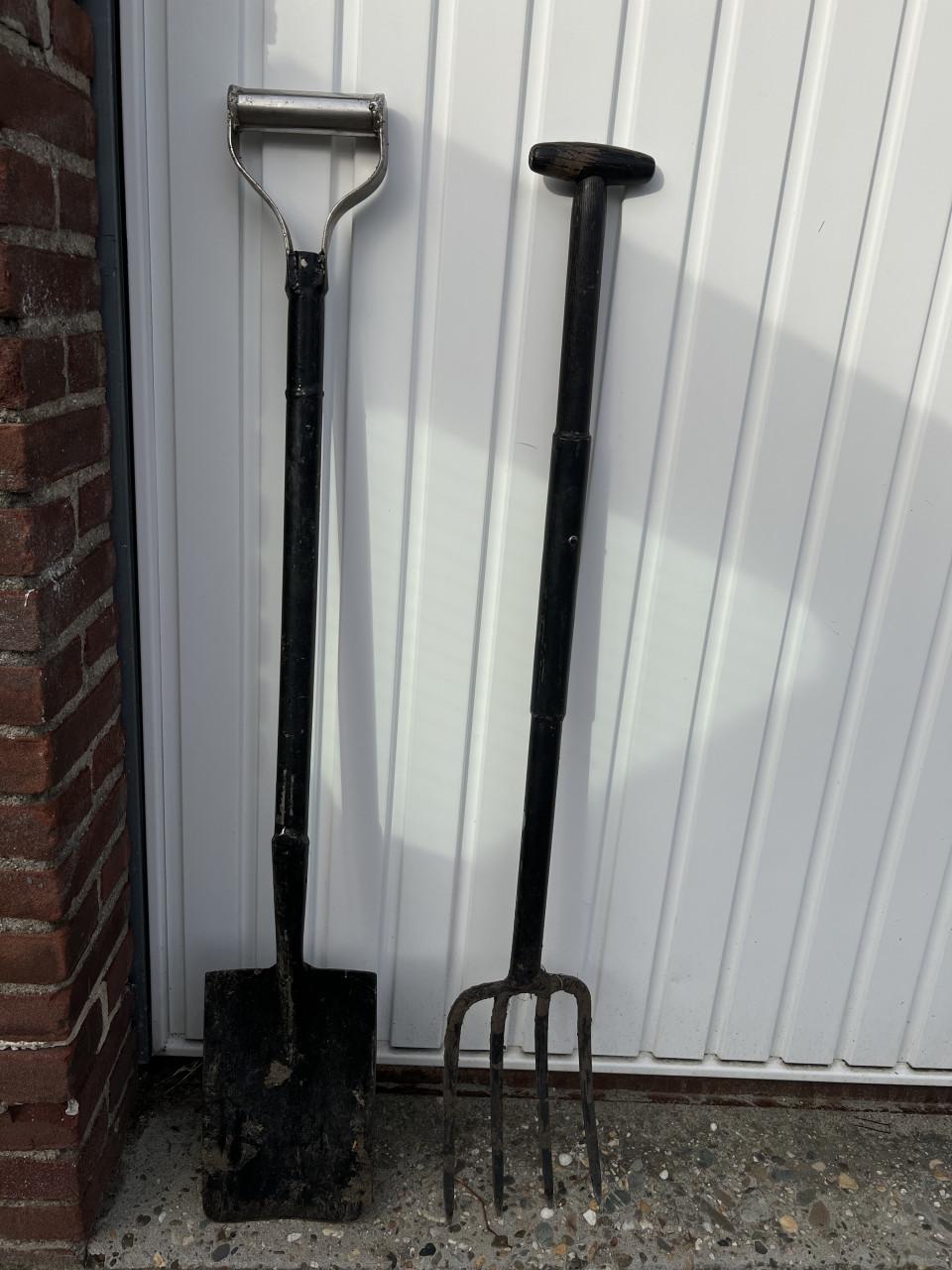 Zwaar en goed kwaliteit Spade met RVS handgrepen  en Riek / Spitvork