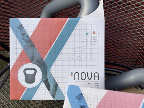 2x Splinternieuwe KETTLE BELL a 4KG in Zilverkleur!!