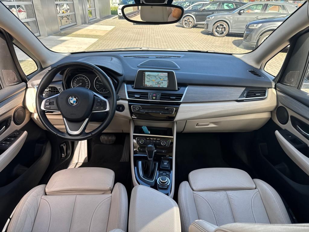 BMW 2-serie gran tourer 220i luxury 7p. * trekhaak * leer * panoramadak * n
