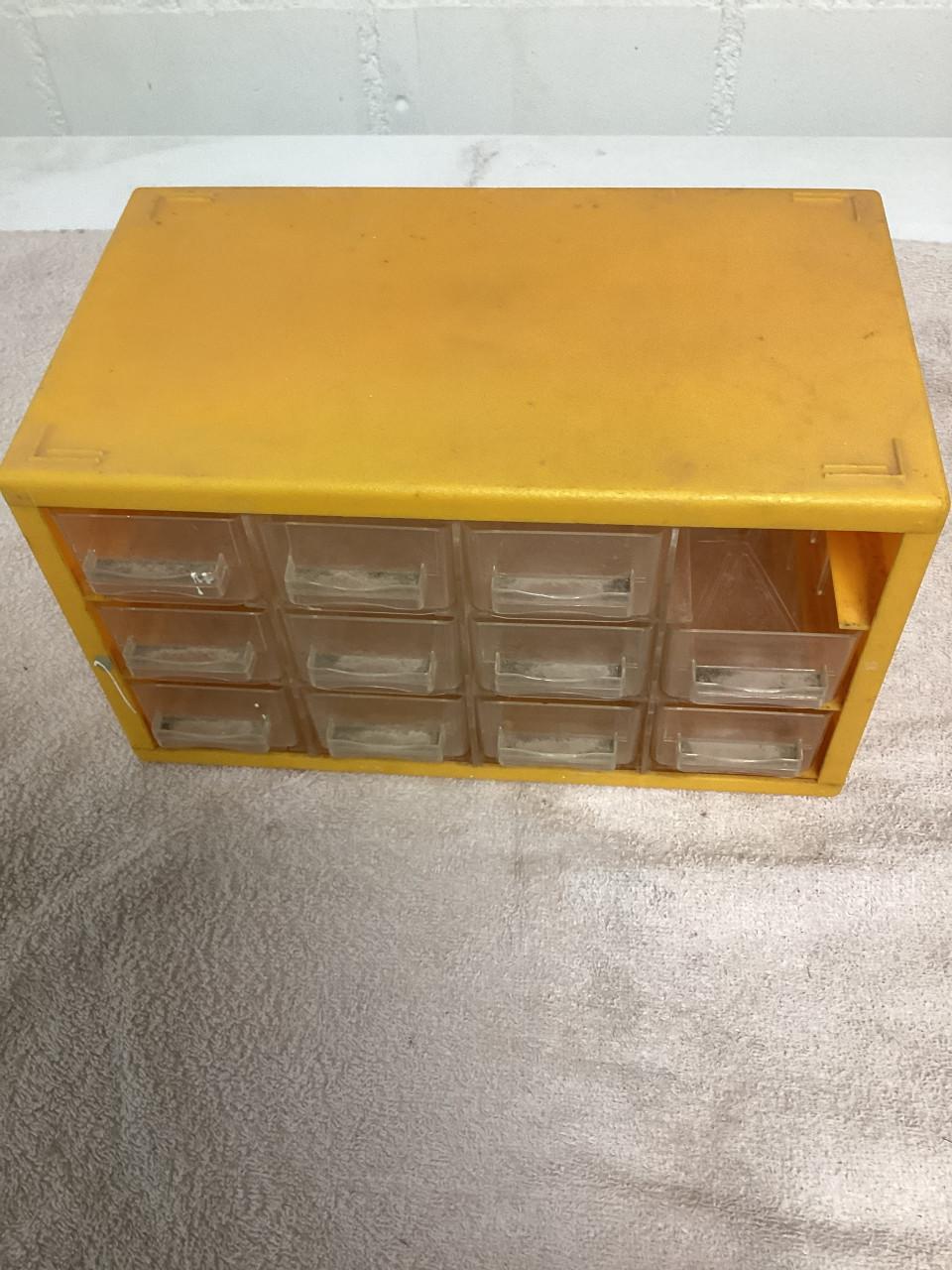 Kleine opbetbox met laatjes