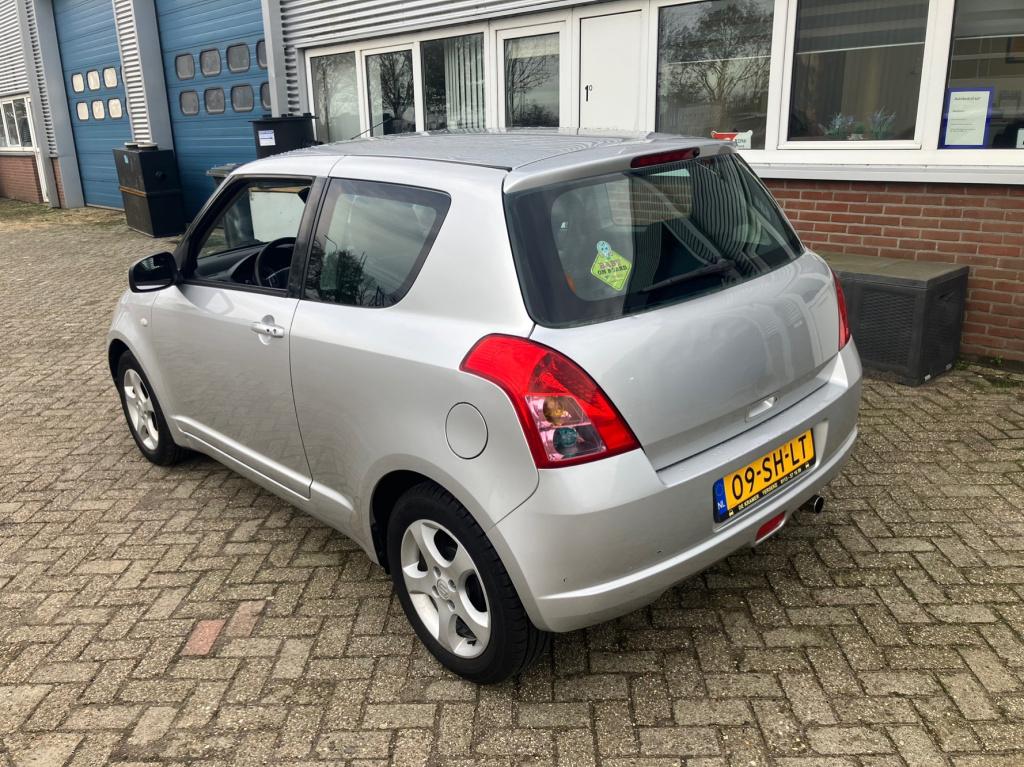 Suzuki Swift 1.3 exclusive