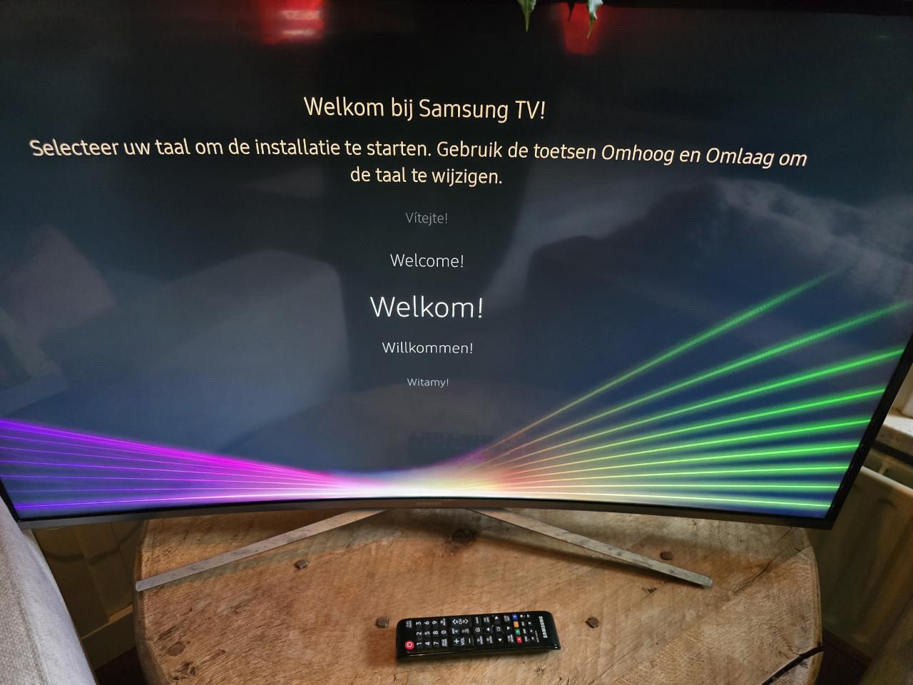 Samsung SmartTV - Curved Crystal Color UHD TV 6-Serie