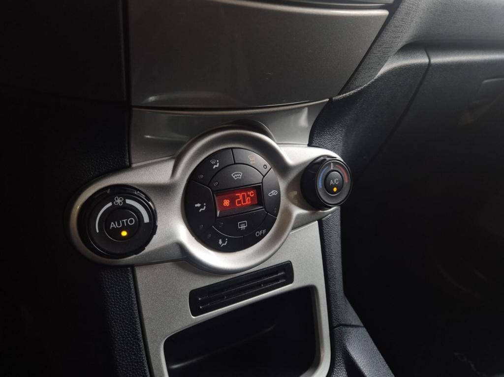 Ford Fiesta 1.25 titanium / nieuwe distriebutieriem 1e eigenaar / stoelverw