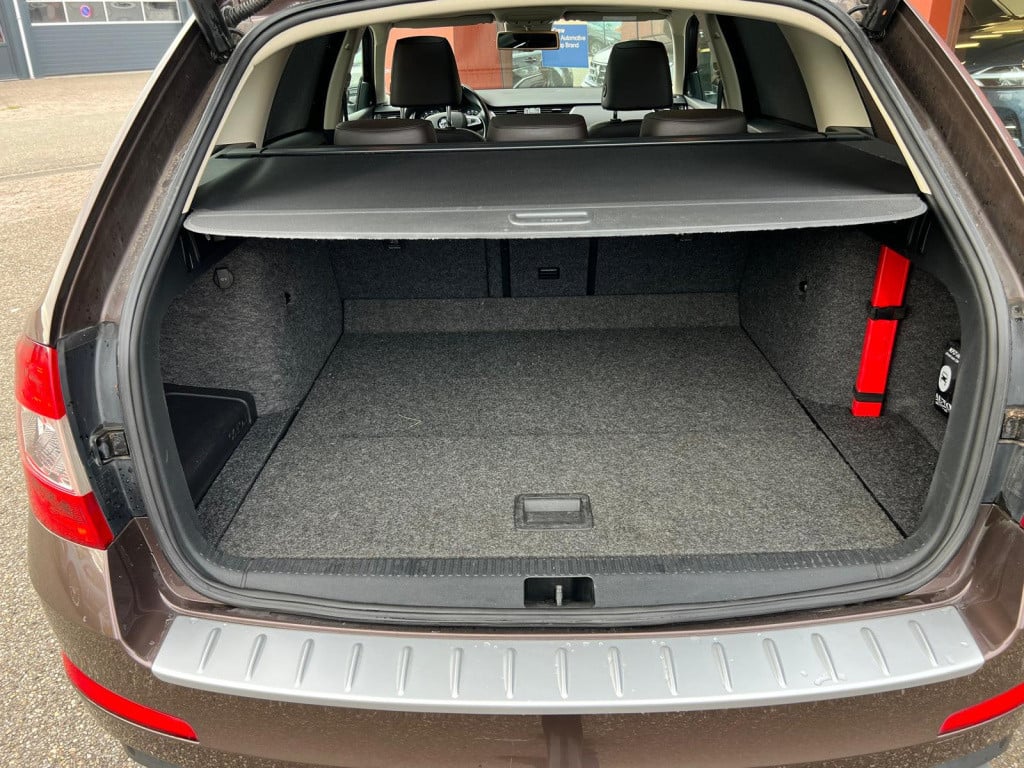 Skoda Octavia combi 1.8 tsi 4x4 laurin & klement | dsg | pano | trekhaak