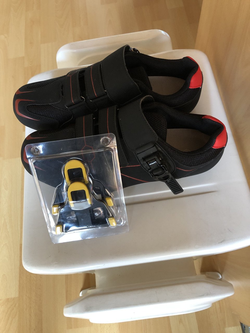 Koopje, wielren schoenen en racefiets banden, wegens beëindiging hobby.