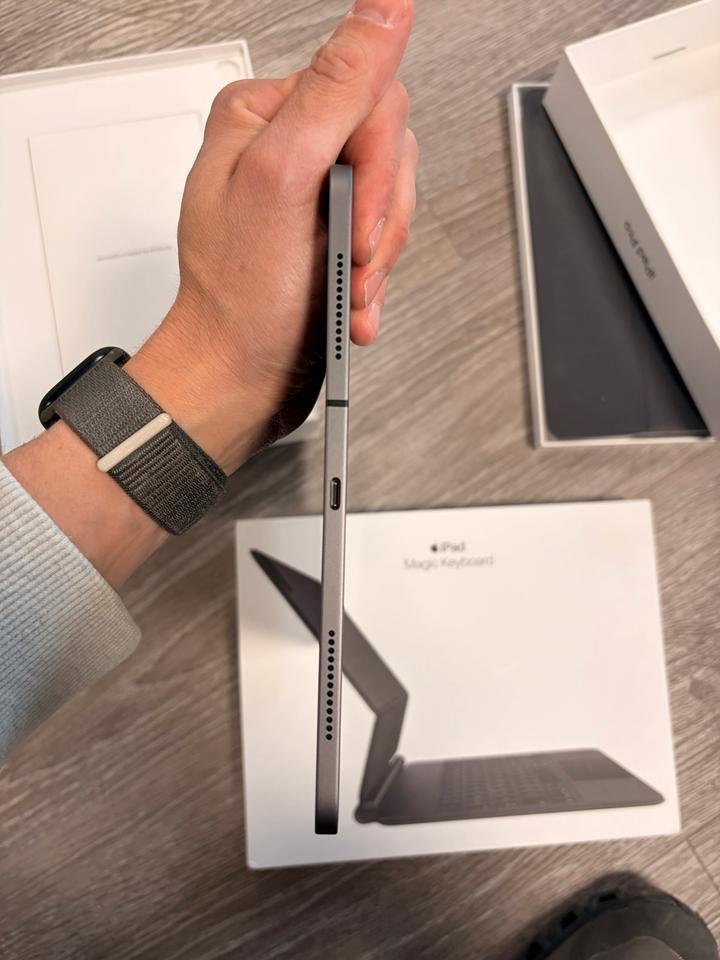 Apple iPad Pro 11 LTE 64GB met Magic Keyboard