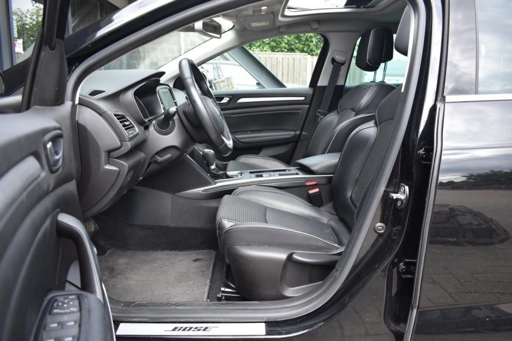 Renault Megane 1.3 tce bose | schuifdak | apple carplay | camera | adaptiev