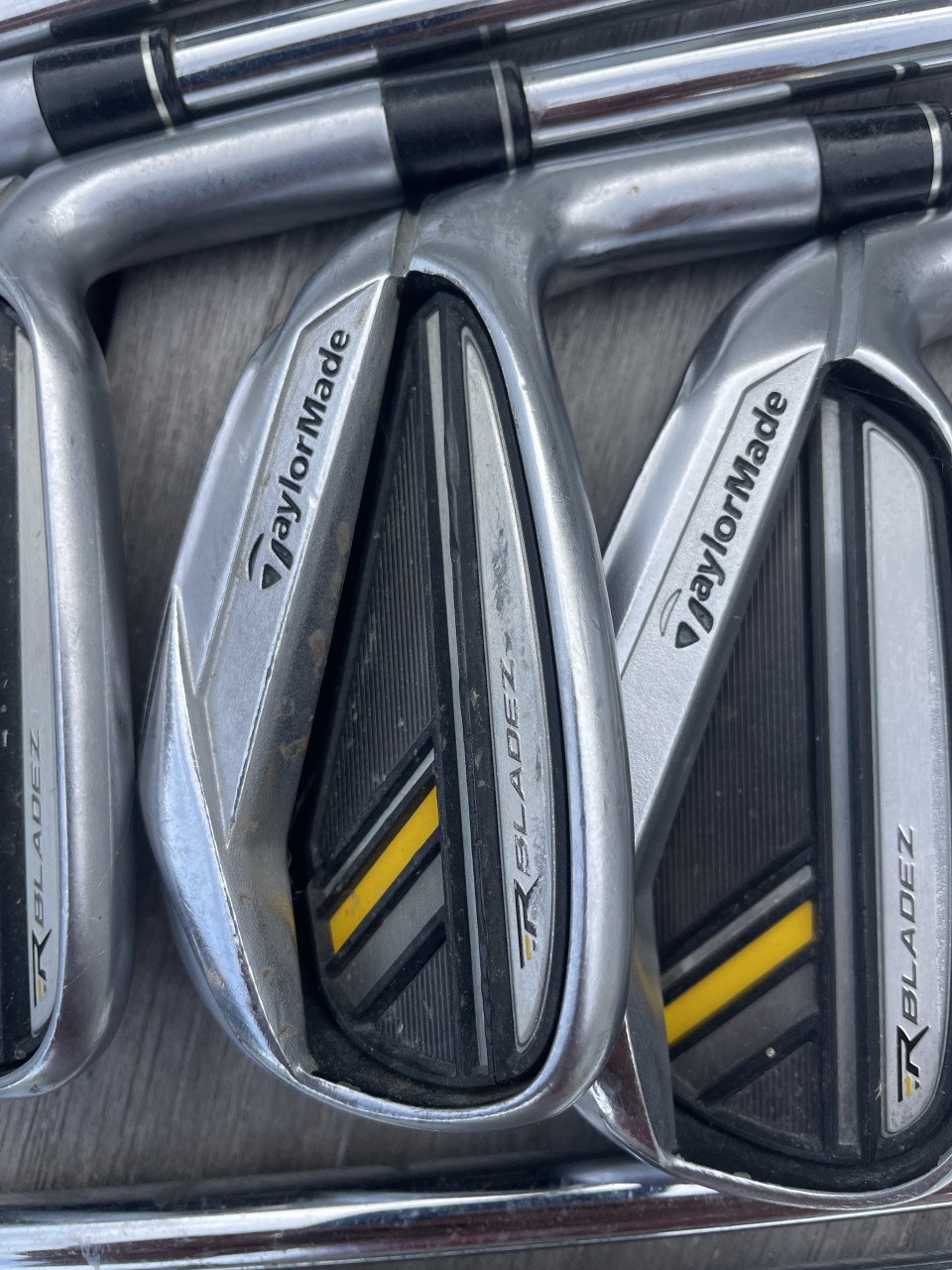 Mooie set golfclubs met golfwagen