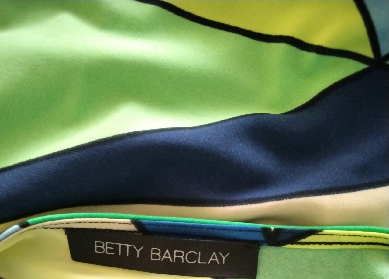 Vrolijke kleurrijke jurk merk Betty Barclay