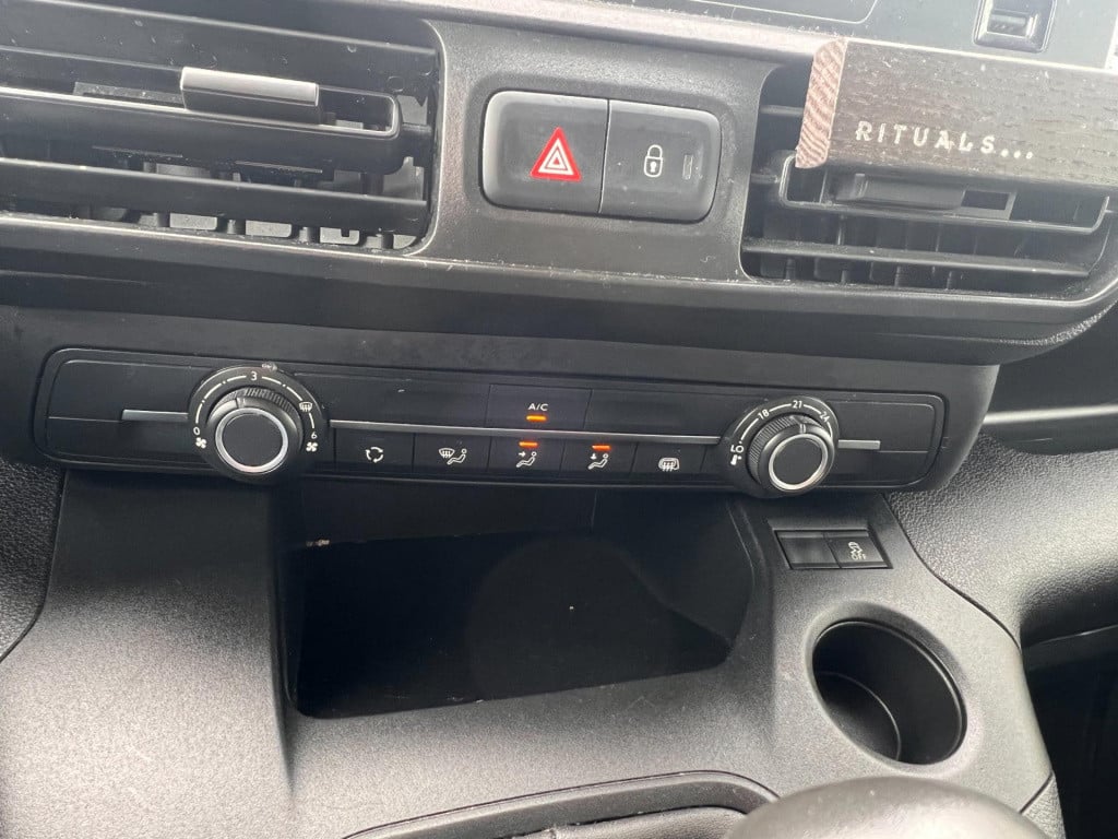 Opel Combo 1.5d l1h1 edition, trekhaak enz...