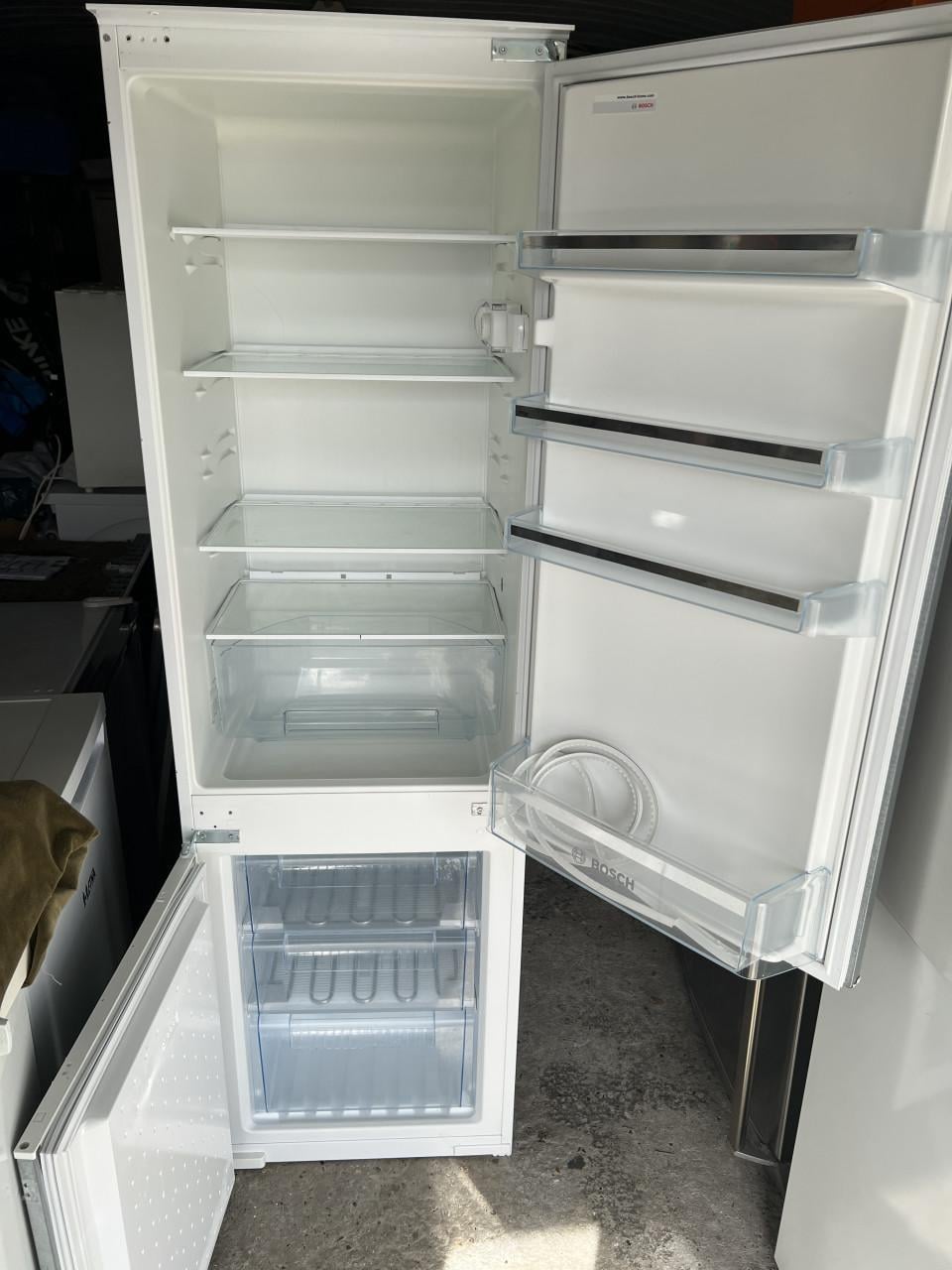 Als nieuwe Bosch inbouw koel vries combinatie Koelkast vriezer 177x54 cm.