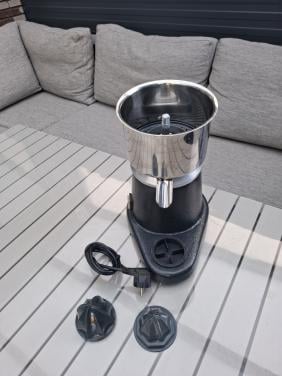 Hendi Juice Extractor (Model 221204.
