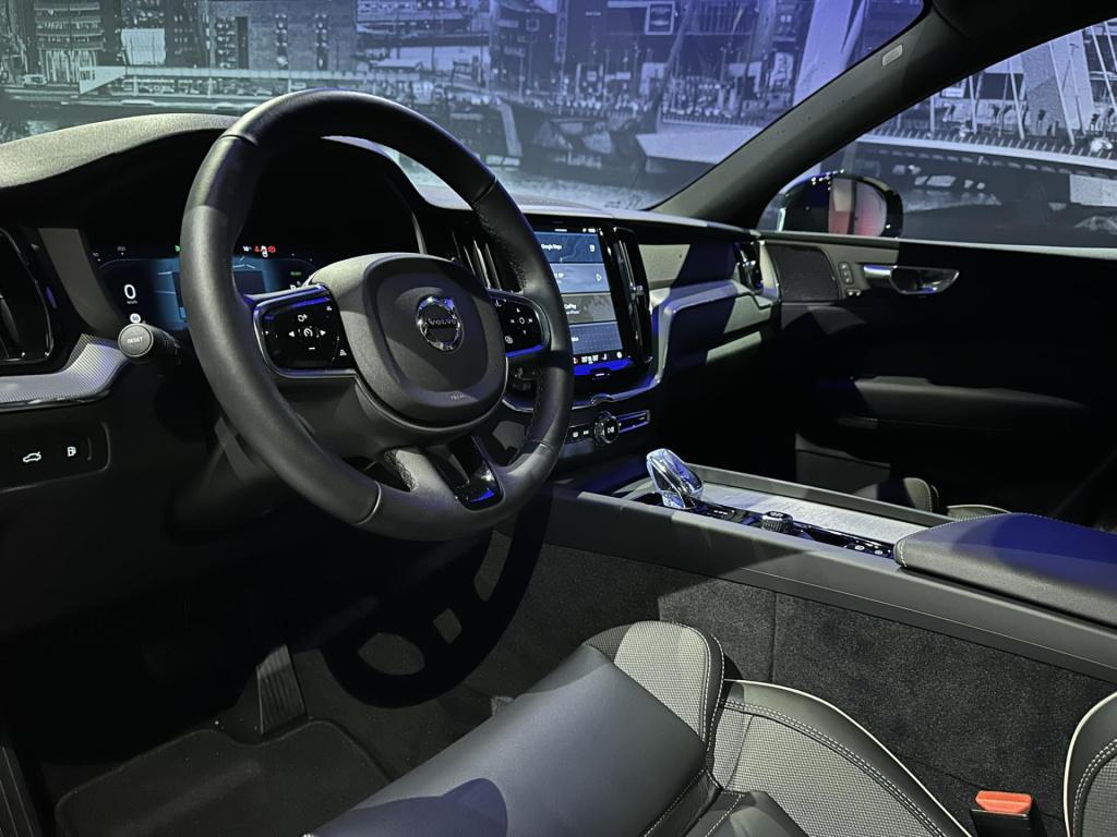 Volvo XC60 2.0 t6 plug-in hybrid awd ultra black edition *luchtvering*trekh