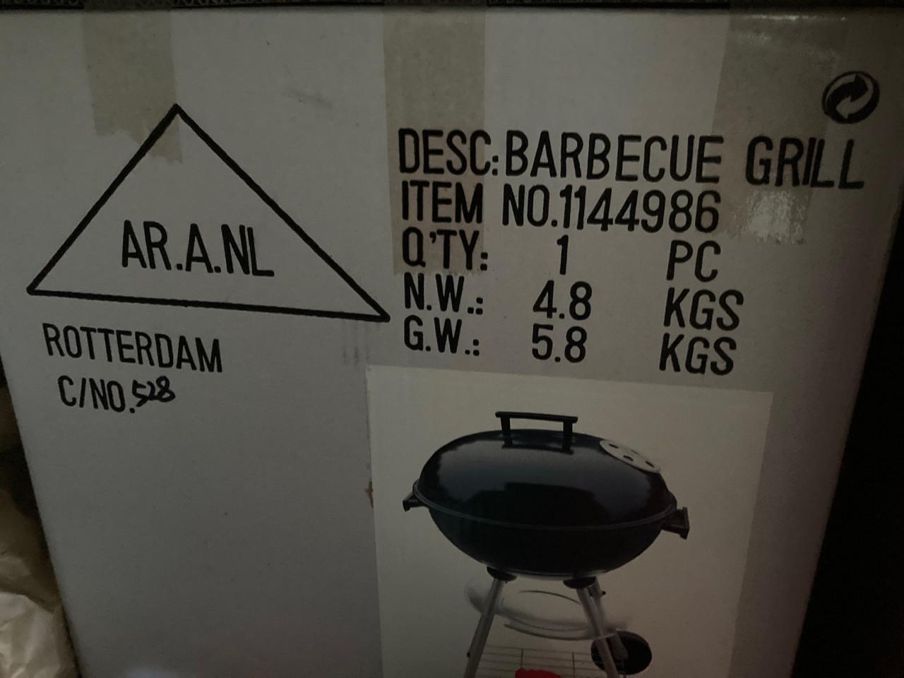 Kogelmodel barbecue op statief