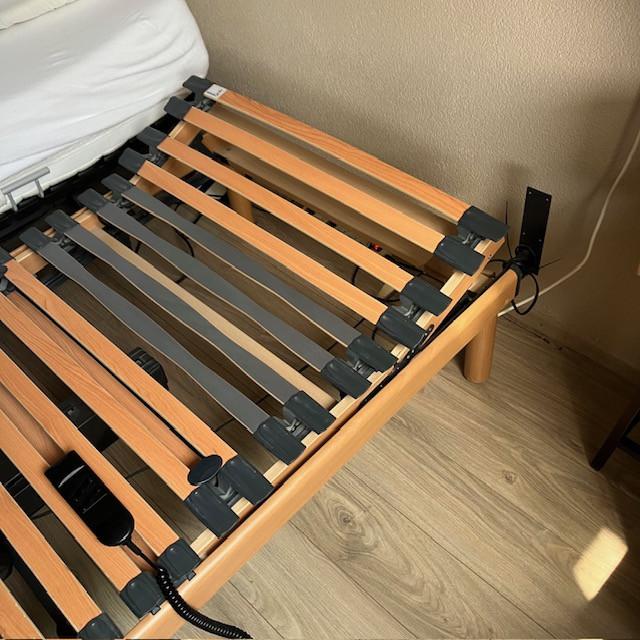 Bed met verstelbare lattenbodem ( direct beschikbaar )