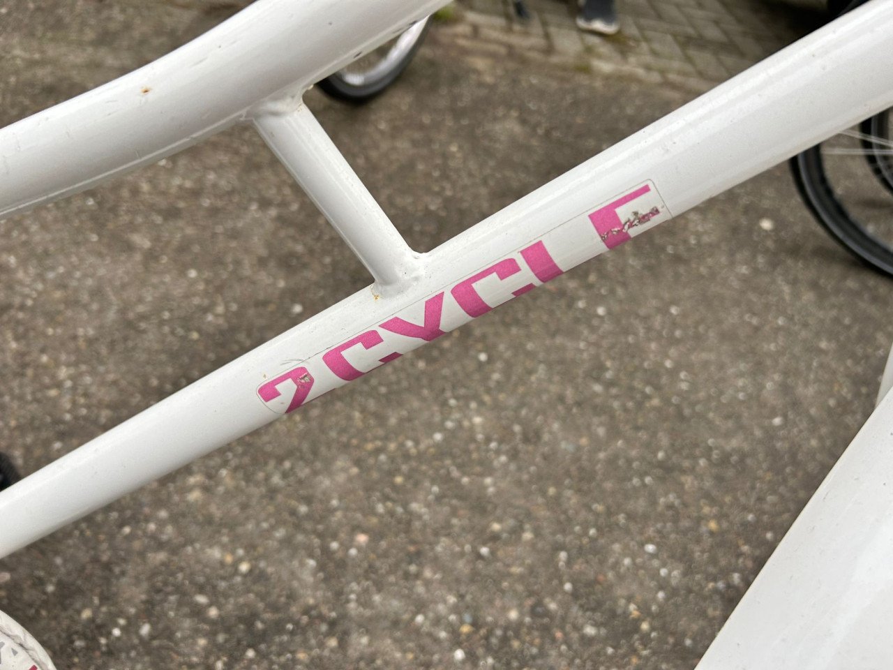 2CYCLE MEISJESFIETS OPKNAPPERTJE