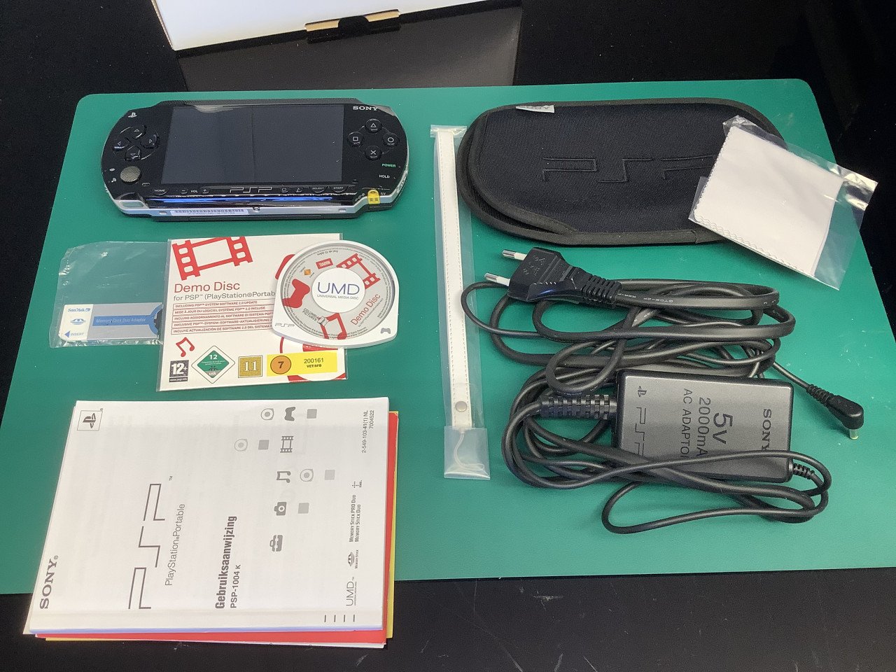 Sony PSP Value Pack PSP-1004, compleet en met veel spellen. Originele doos.
