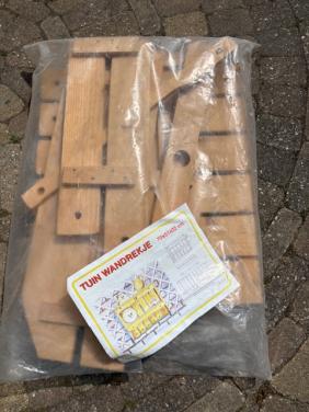 Houten tuinwandrekje