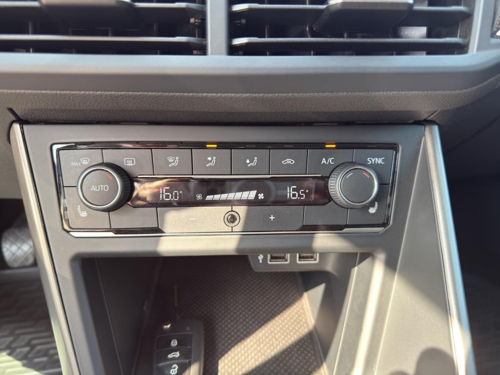 Volkswagen Polo 1.0 mpi comfortline | navi | airco (automatisch) | verwarmd