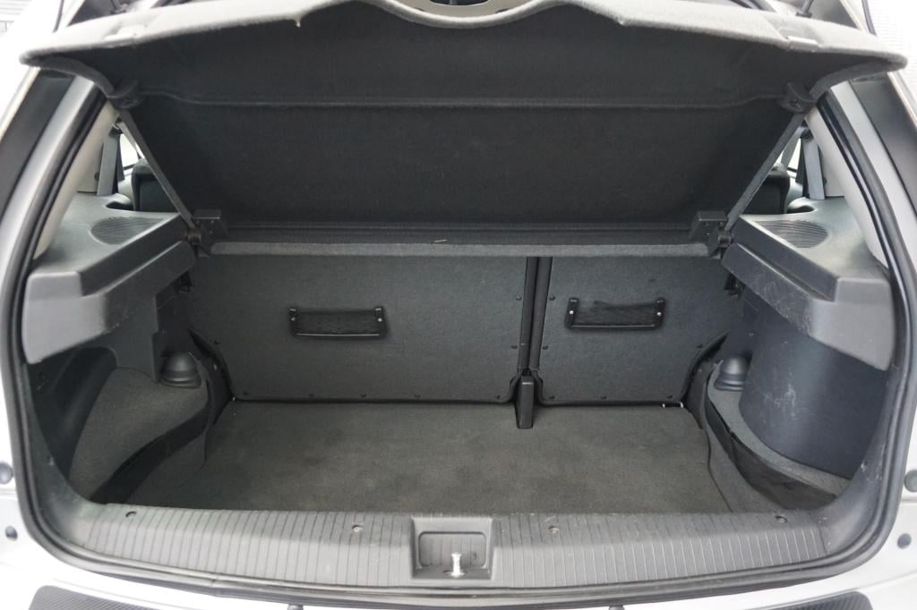 Opel Corsa 1.2-16v silverline airco / elektr. ramen / parkeersens. / lm vel