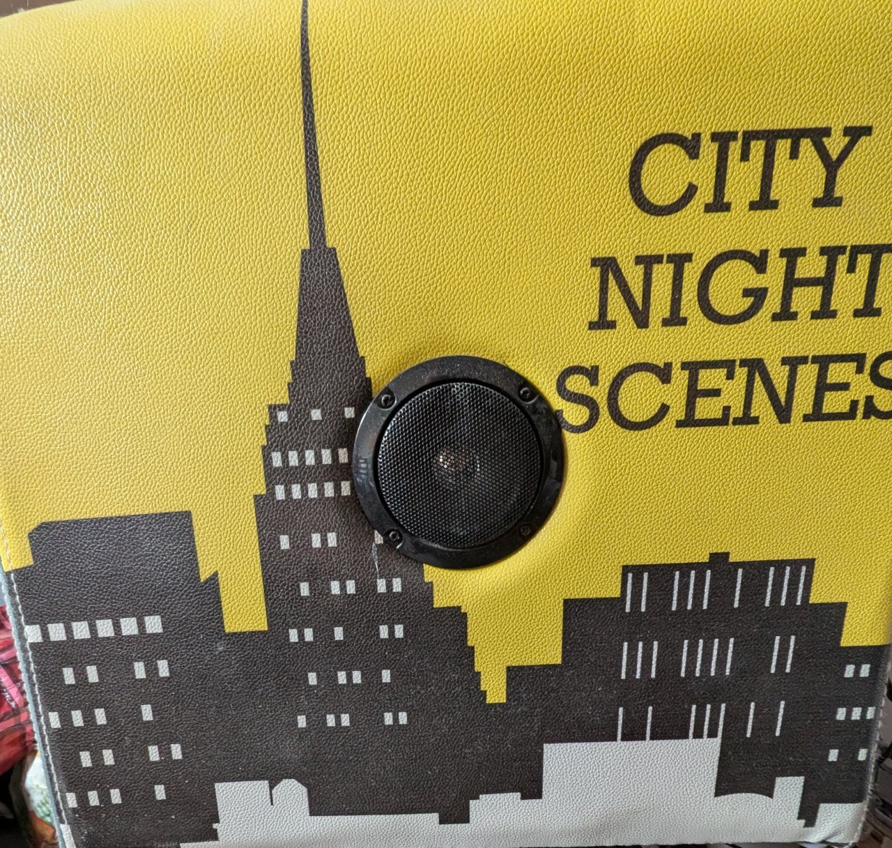 Kamer Poef New York Taxi met usb en Speaker
