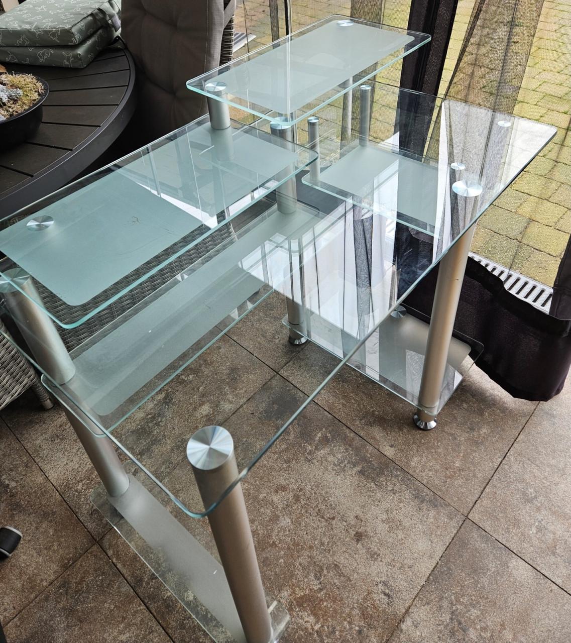 Modern glazen bureau / computertafel of  laptoptafel