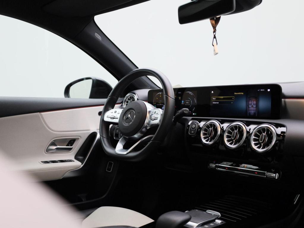 Mercedes-Benz A-Klasse 250 premium | automaat | panorama dak | virtual cock